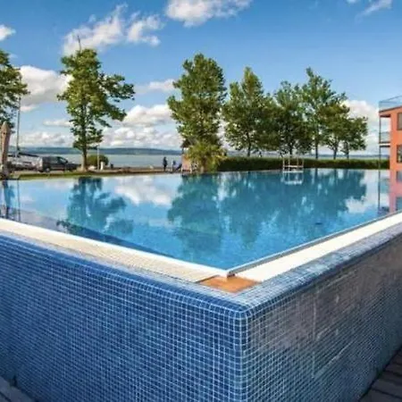 Bl Lakeview With Pool شقة