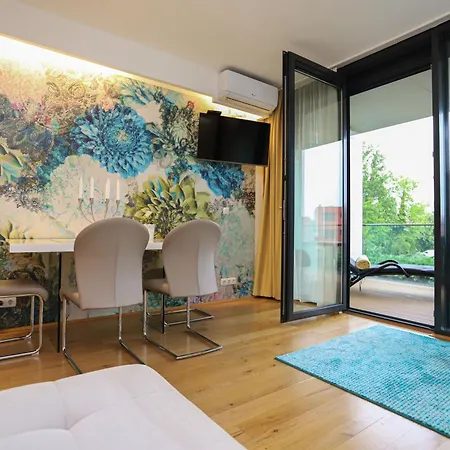 Bl Lakeview Apartman With Pool