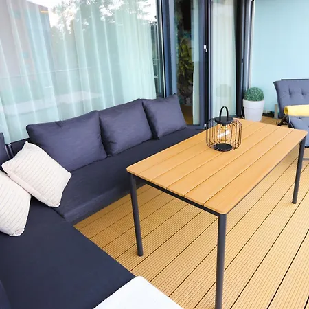 Bl Lakeview Apartman With Pool *