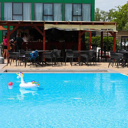 Bl Lakeview With Pool Lägenhet
