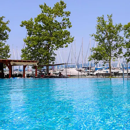 Bl Lakeview Apartman With Pool *