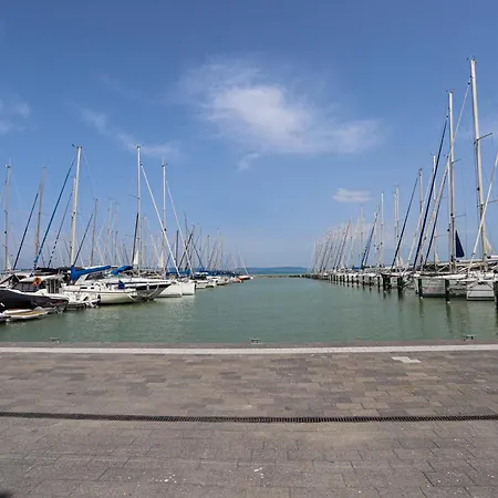 Bl Lakeview Apartman With Pool Balatonlelle