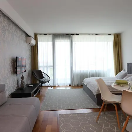 Bl Lakeview Apartman With Pool Apartment