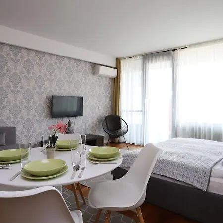Bl Lakeview Apartman With Pool Apartment