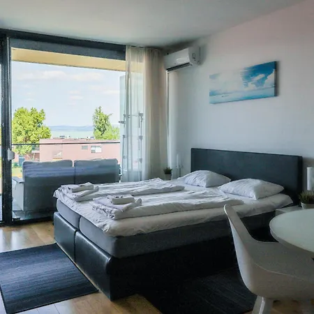 Bl Lakeview Apartman With Pool Apartment